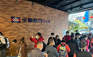 初一搶全聯福袋！頭香夜排10.5小時