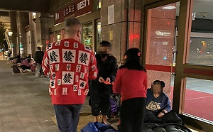 除夕到北車發紅包！郁方見沉重1幕