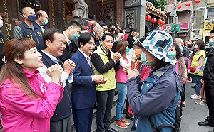 立委江永昌陪同副總統賴清德至新北中和廣濟宮參香 