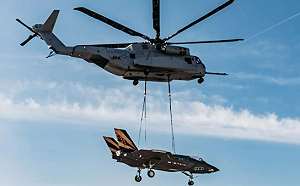 (影)吊完直升機再吊戰機！美軍「種馬王」CH-53K直升機最新影片曝光