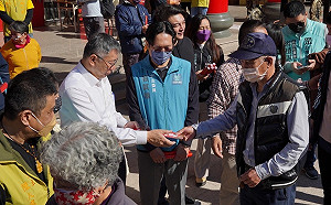 南下高雄發放發財金 柯文哲霸氣宣示朝第一大黨努力