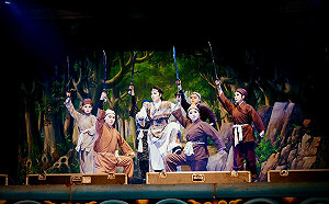 (影)高雄蓮潭燈會廟埕藝陣 傳統劇團聯手街頭藝人演出