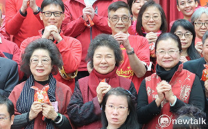 否認推薦史哲 陳菊： 蘇貞昌帶領度過難關 台灣人民要感謝他 