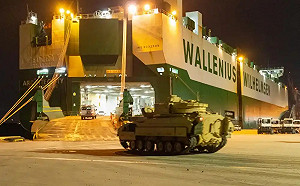 M1A2還沒譜、M2A2先送交 美軍援烏克蘭步兵戰車裝船啟運