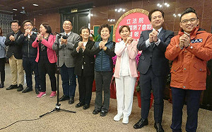 立法院新會期報到　他連續三會期搶頭香