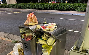 該不該擺回人行道垃圾桶 藍委PO垃圾爆滿照力挺