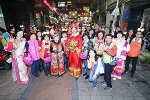 新北新莊歡慶元宵踩街 廟街熱鬧喜迎財神