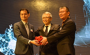 義守大學校友總會理監事完成傳承 邱明正交棒新任總會長張世昌