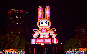 台灣燈會贈燈儀式  主燈玉兔壯彩炫目旋轉引驚呼