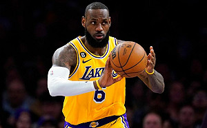 湖人未能得到Irving　詹皇坦言失望