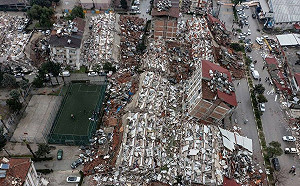 (影) 土耳其大地震有多慘 死亡超過4千人 WHO警示：恐飆升8倍