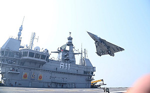 印度國造航艦「邁大步」 自製艦載機、米格-29K「海空整合」成功著艦起降