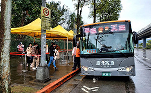 2/11新北平溪國中放天燈 搭接駁專車最方便