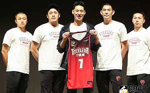 林書豪來了！　盼能改變球隊體質