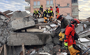 土耳其強震 台灣搜救隊：重機具進場多處飄屍臭味