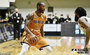 旅台就是神！里德被交易到湖人