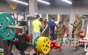 俄羅斯大反攻 烏軍前線告急 闖健身房抓壯丁 連雙手截肢都被徵兵