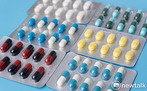 出國採買藥品 回國可上網販售？食藥署：恐違法！可處7年以下有期徒刑 