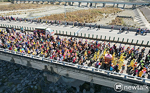 「粉紅超跑」來了! 白沙屯媽今晨抵達大甲 警方調動警力維安