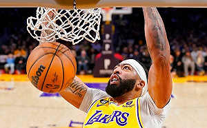 AD關鍵時刻送2阻攻 湖人終止3連敗