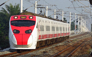 台鐵汐止站傳落軌！1人遭撞飛身亡