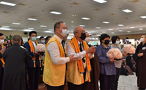 1家4代都是佛光人 吳伯雄弔星雲念師恩哽咽落淚