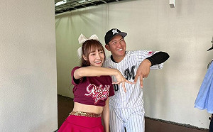 林襄真的太可愛！球員、裁判搶合影