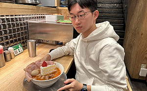 視網膜日本親嚐「草莓蛋糕拉麵」！藍勾勾藝人朋友驚呼連連