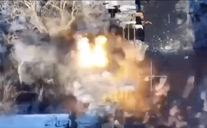 （影）天降死神！美製「神劍」炮彈橫掃戰場 俄軍死傷慘重