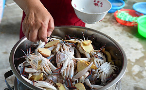 萬里蟹春天不缺席   熟蟹冷凍、海鮮拼盤多元組合可嘗鮮    