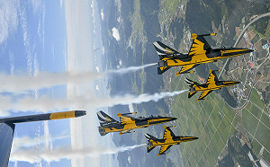 南韓大陣仗12機120人參加澳洲航展 「黑鷹」表演隊9機傳將落地高雄整補