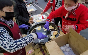 帶800顆雞蛋進香！大姐：媽祖請客