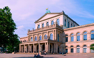 不滿新作被砲轟「讓觀眾無聊死」 德國編舞家在評論者臉上塗屎