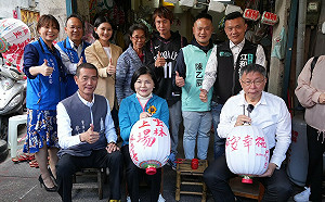 藍白合？走白沙屯同台張麗善 柯文哲燈籠提字「平安幸福」 