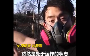 (影) 跑去美國製造恐慌？央視記者帶防毒面罩報俄亥俄爆炸 網諷：什麼行為藝術?