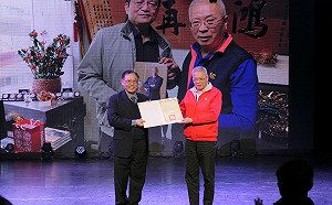 遲到51年的畢業證書 新北醒吾傑出校友蘇慶福感動回娘家