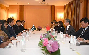 幽靈第3方? 與巴基斯坦會談 王毅籲美國：不要做出這種荒唐無稽的事情!