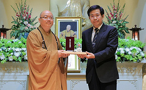 最佳教育家典範  星雲法師獲頒一等教育專業獎章