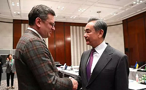 快叫普丁撤軍吧！ 王毅會見烏克蘭外長：中國願同國際社會爭取和平