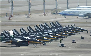 韓空軍「黑鷹表演隊」10機降落高雄 中媒氣跳腳：挑釁「一中原則」