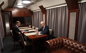 隨行記者手機沒收、深夜搭波蘭火車! 拜登密訪基輔行真保密