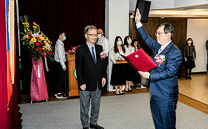 疾管署長交接笑聲不斷 ！莊人祥疫情預測準確  薛瑞元曝：莊大哥真厲害