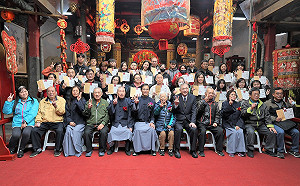 新北新莊文昌祠頒發獎學金 期許新莊學子步步高升