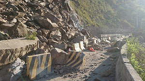 小心落石！嘉義縣阿里山鄉豐山支線封閉