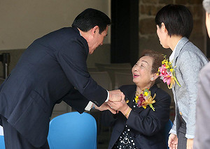 蓮花阿嬤走了！馬英九臉書po文表不捨