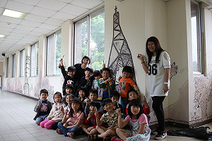 幼兒畫出世界名建築弘光科大牆面不留白