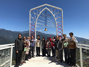 婚攝勝地梨山耶穌堂啟用 泰雅族獵刀剪綵