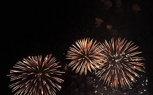 澎湖花火節登場  燦爛煙火點亮望安夜空