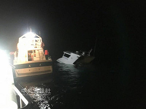 澎湖遊艇意外擱淺 68名遊客獲救