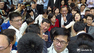 綠趁藍開記者會突襲　前瞻再爆推擠衝突